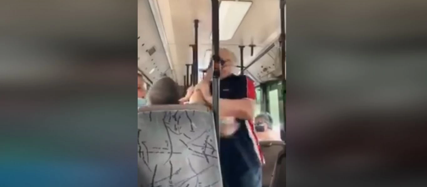 Άγριο ξύλο μεταξύ ηλικιωμένου και νεαρού για τη μη χρήση μάσκας μέσα σε λεωφορείο! (βίντεο)